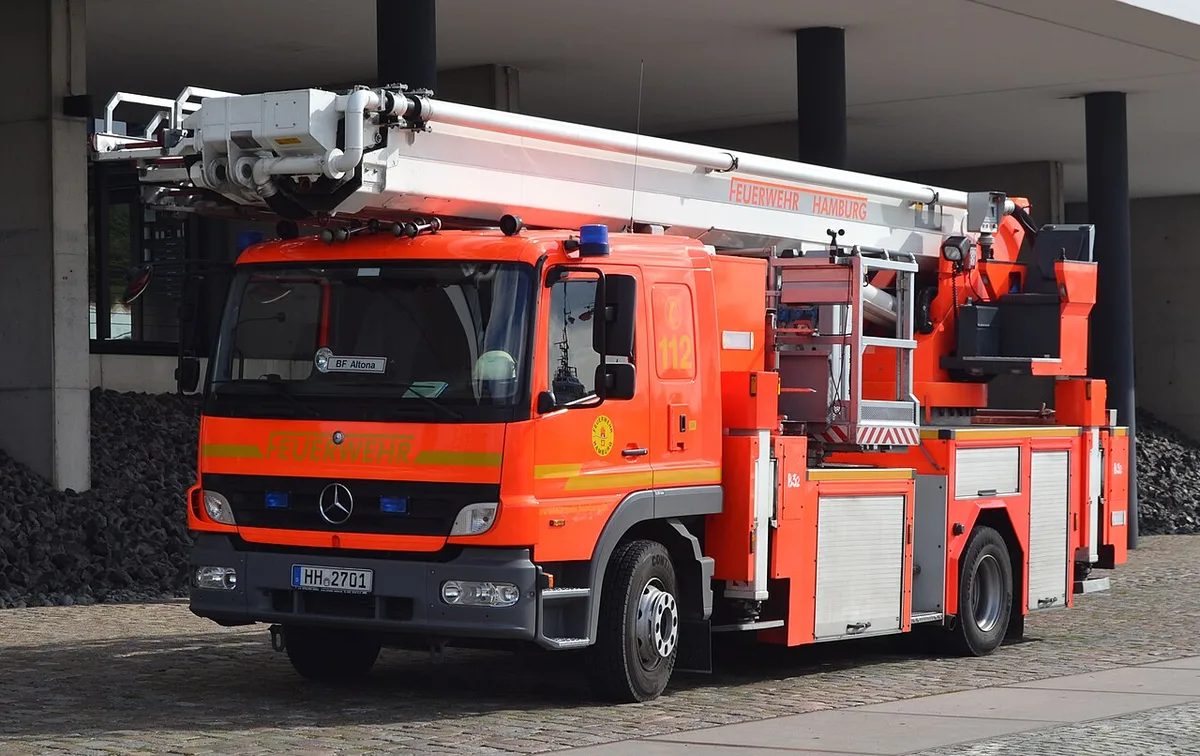 Teleskopmastfahrzeug TMF 23/12 der Feuerwehr Hamburg