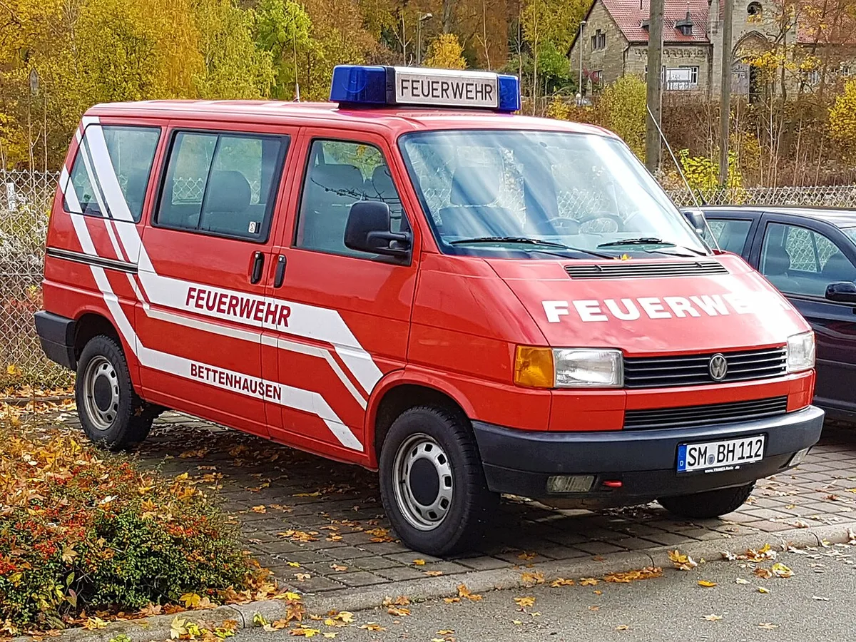 Mannschaftstransportwagen der Freiwilligen Feuerwehr (VW Bus)